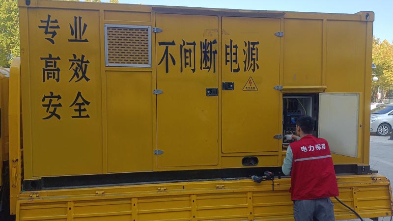 鲅鱼圈柴油发电机组和UPS电源配合使用时，如何避免切换过程中的电力中断？